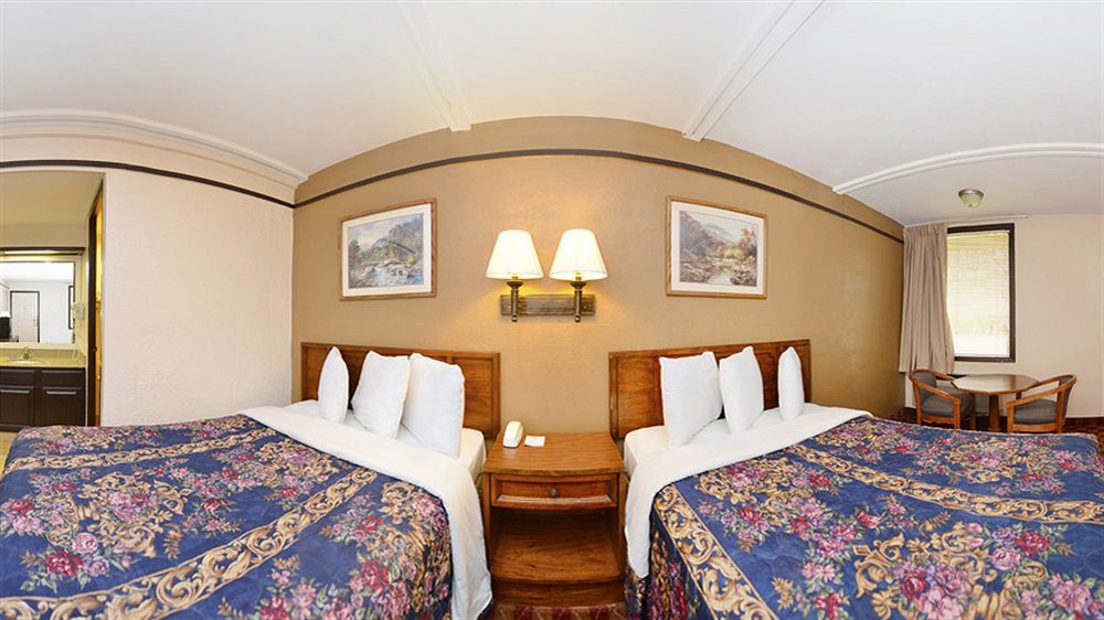 Spanish Trace Inn Athens Eksteriør bilde